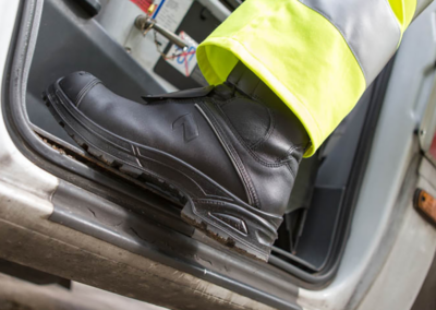 Bottes HAIX Airpower XR91 portées en intervention – Protection et confort pour les professionnels du secours et de la sécurité.