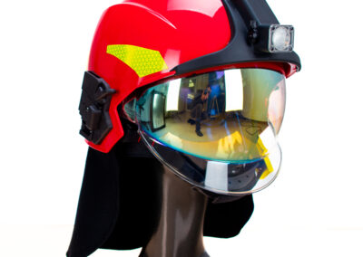 Casque-de-pompiers-rouge-avec-lampe-frontale-et-visiere