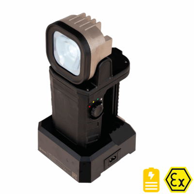 ELP-ExMP51R Lampe de poche rechargeable antidéflagrante sur support de charge.jpg